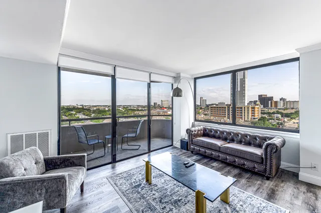 $3,200 | 3525 Sage Road, Unit 1115, Houston, TX 77056