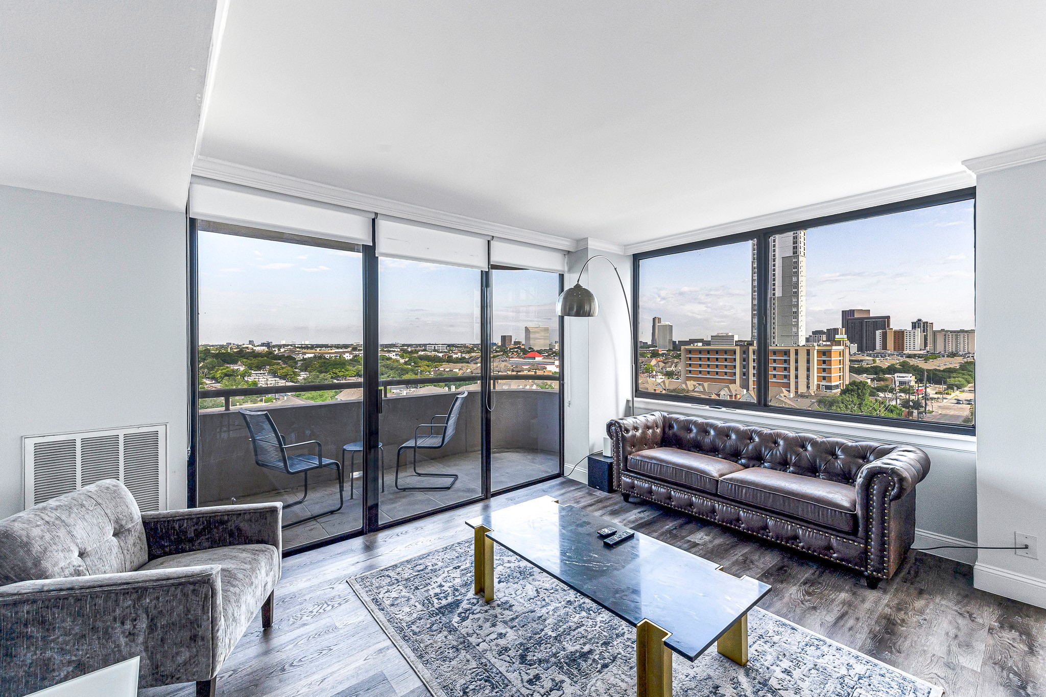 3525 Sage Road, Unit 1115 Houston, TX 77056 - Photo 4 of 47 Balcony area off the living room