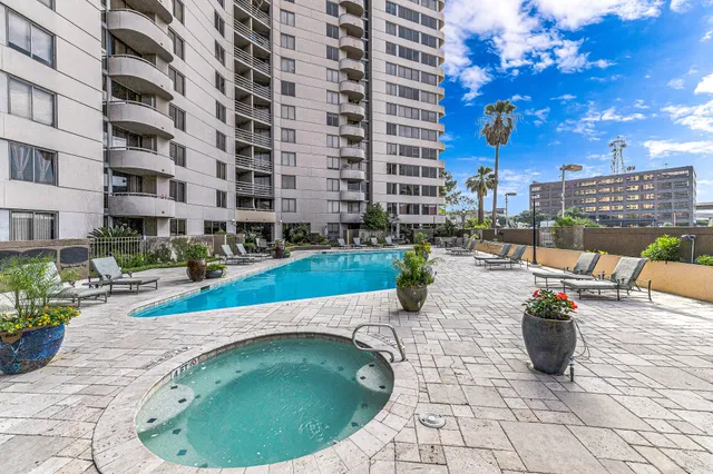 $3,200 | 3525 Sage Road, Unit 1115, Houston, TX 77056