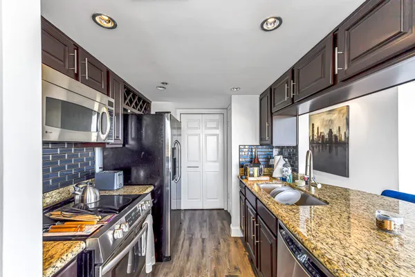 $2,995 | 3525 Sage Road, Unit 1115, Houston, TX 77056