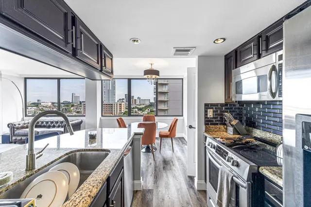 $3,200 | 3525 Sage Road, Unit 1115, Houston, TX 77056