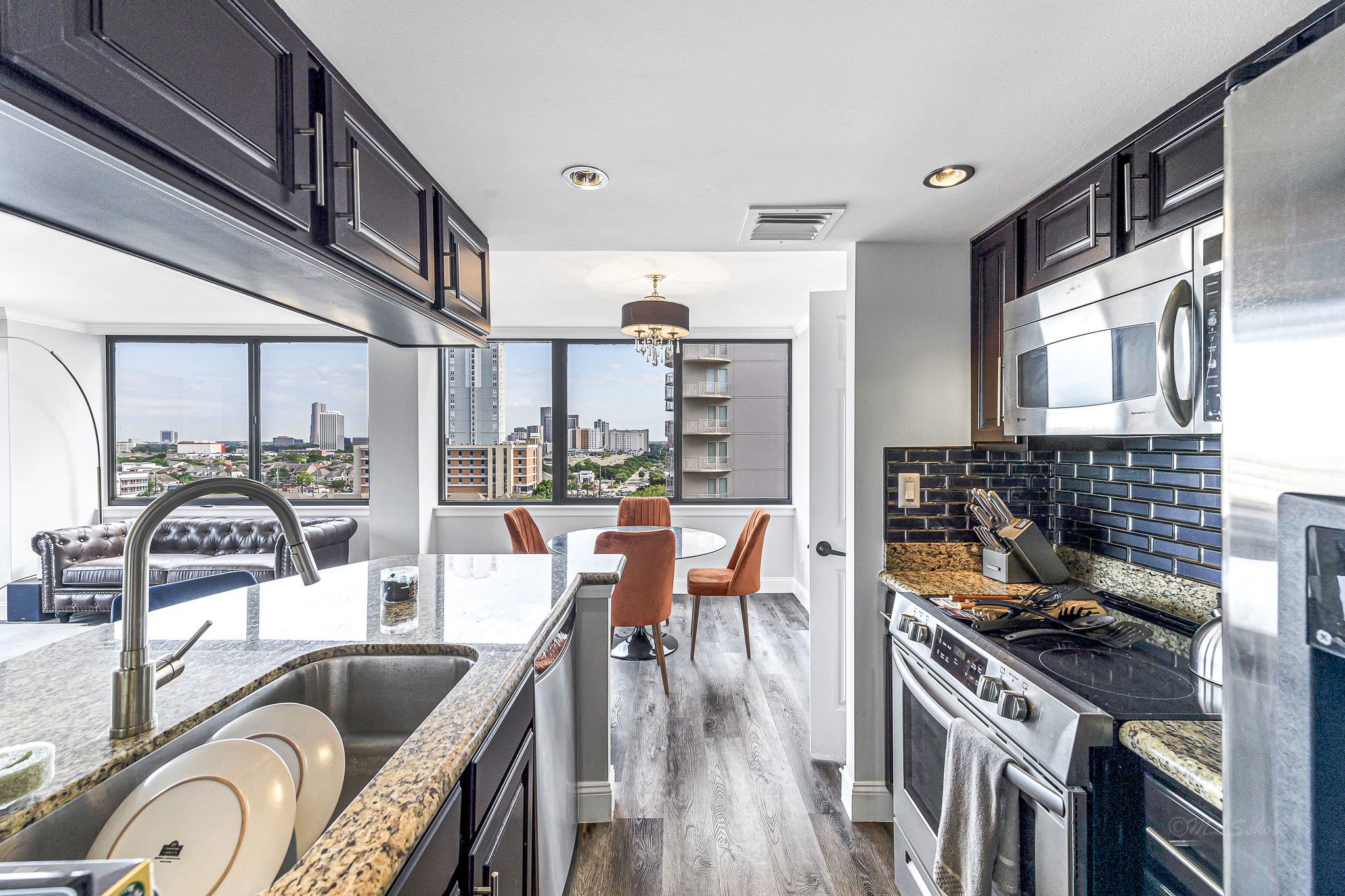 3525 Sage Road, Unit 1115 Houston, TX 77056 - Photo 8 of 47 Great views from all rooms