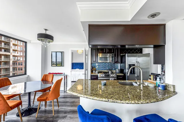 $3,200 | 3525 Sage Road, Unit 1115, Houston, TX 77056