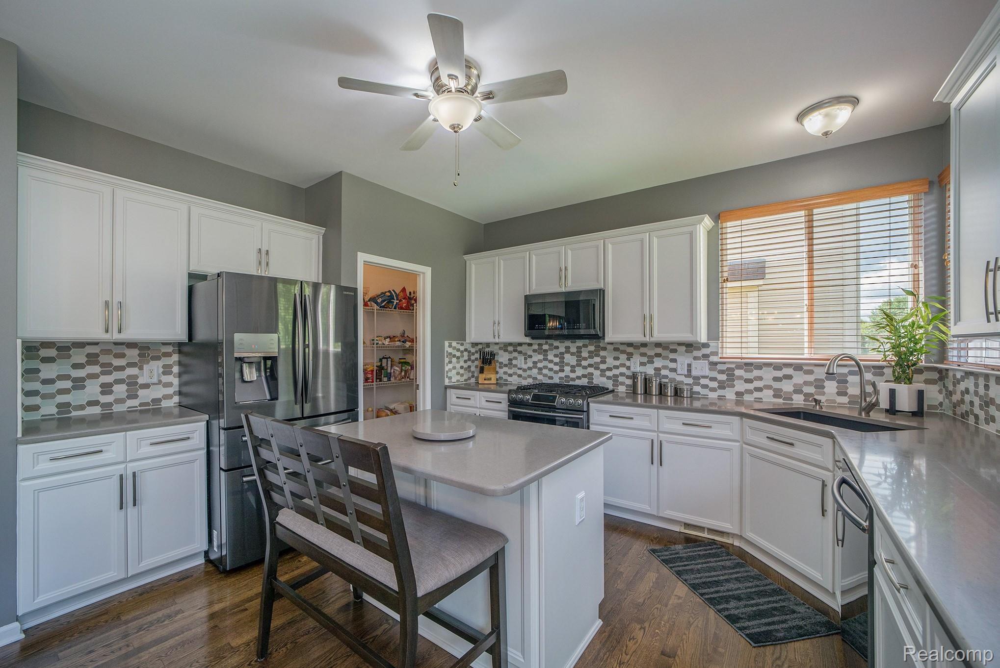 30753 Bradmore Road Warren, MI 48092 - Photo 7 of 38 Island for seating and more storage.jpg