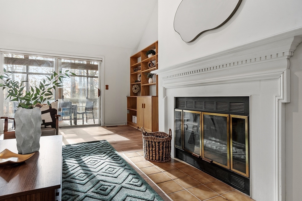 28 Monadnock Drive, Unit 28 Westford, MA 01886 - Photo 4 of 31 a living room with furniture