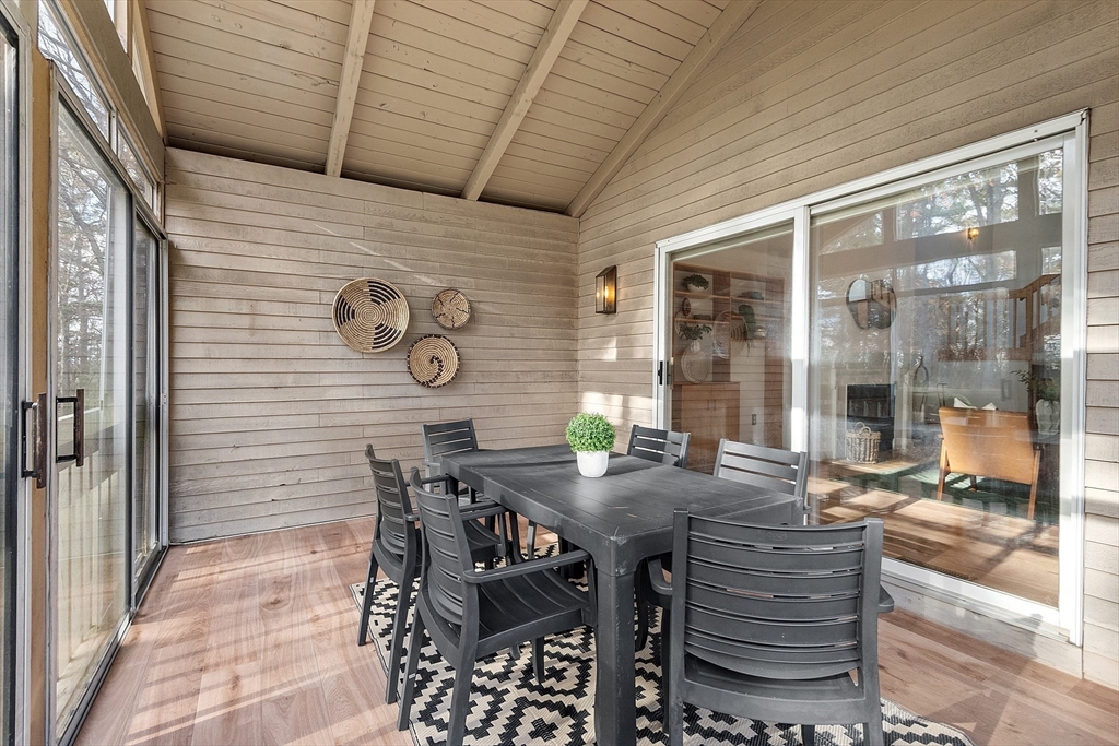 28 Monadnock Drive, Unit 28 Westford, MA 01886 - Photo 10 of 31 a dining room with furniture and window