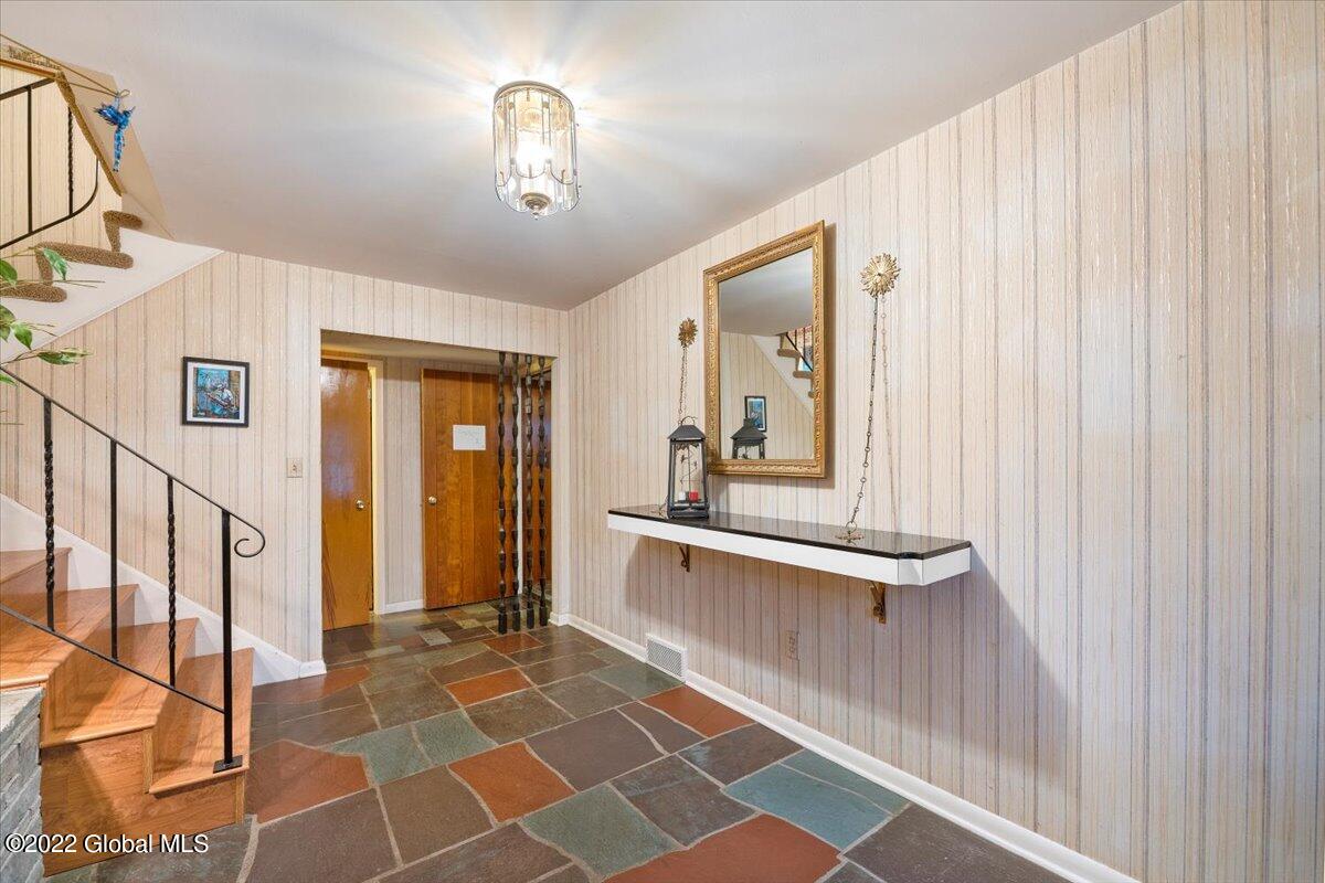 1324 Rowe Road Niskayuna, NY 12309 - Photo 11 of 62 01-JUN01013