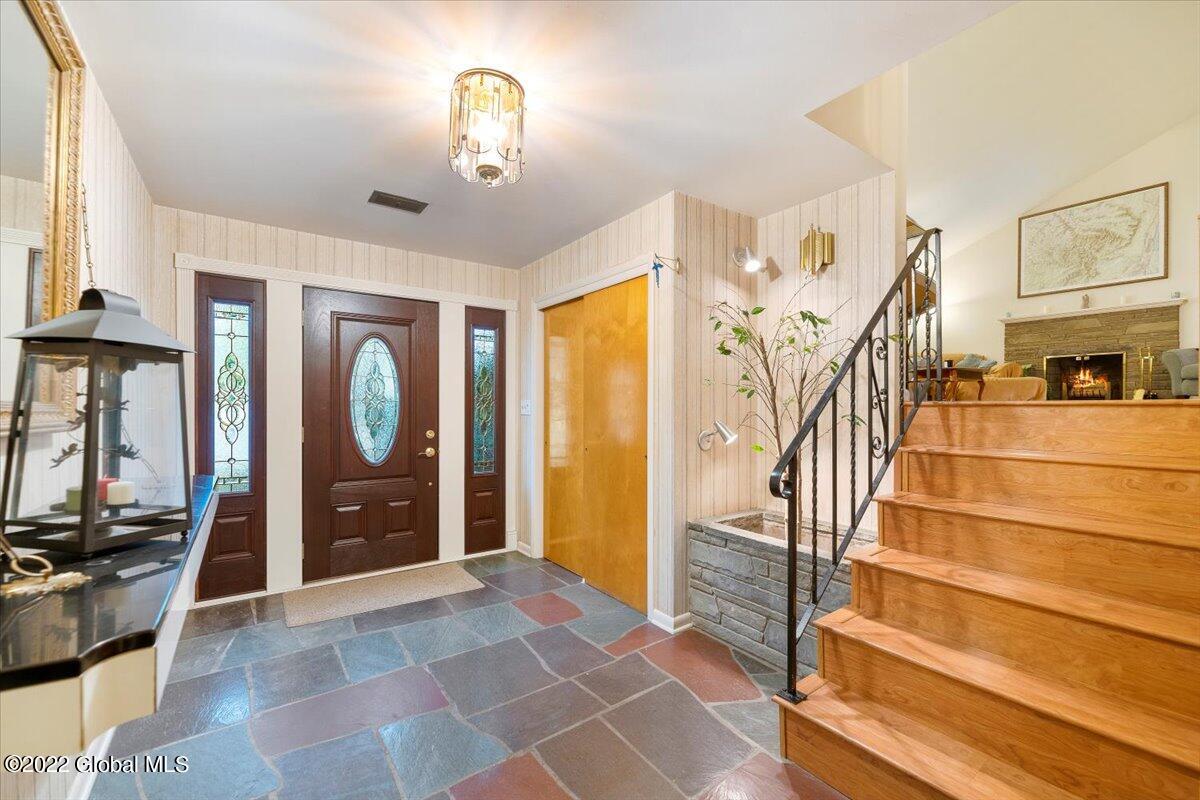 1324 Rowe Road Niskayuna, NY 12309 - Photo 12 of 62 02-JUN01016