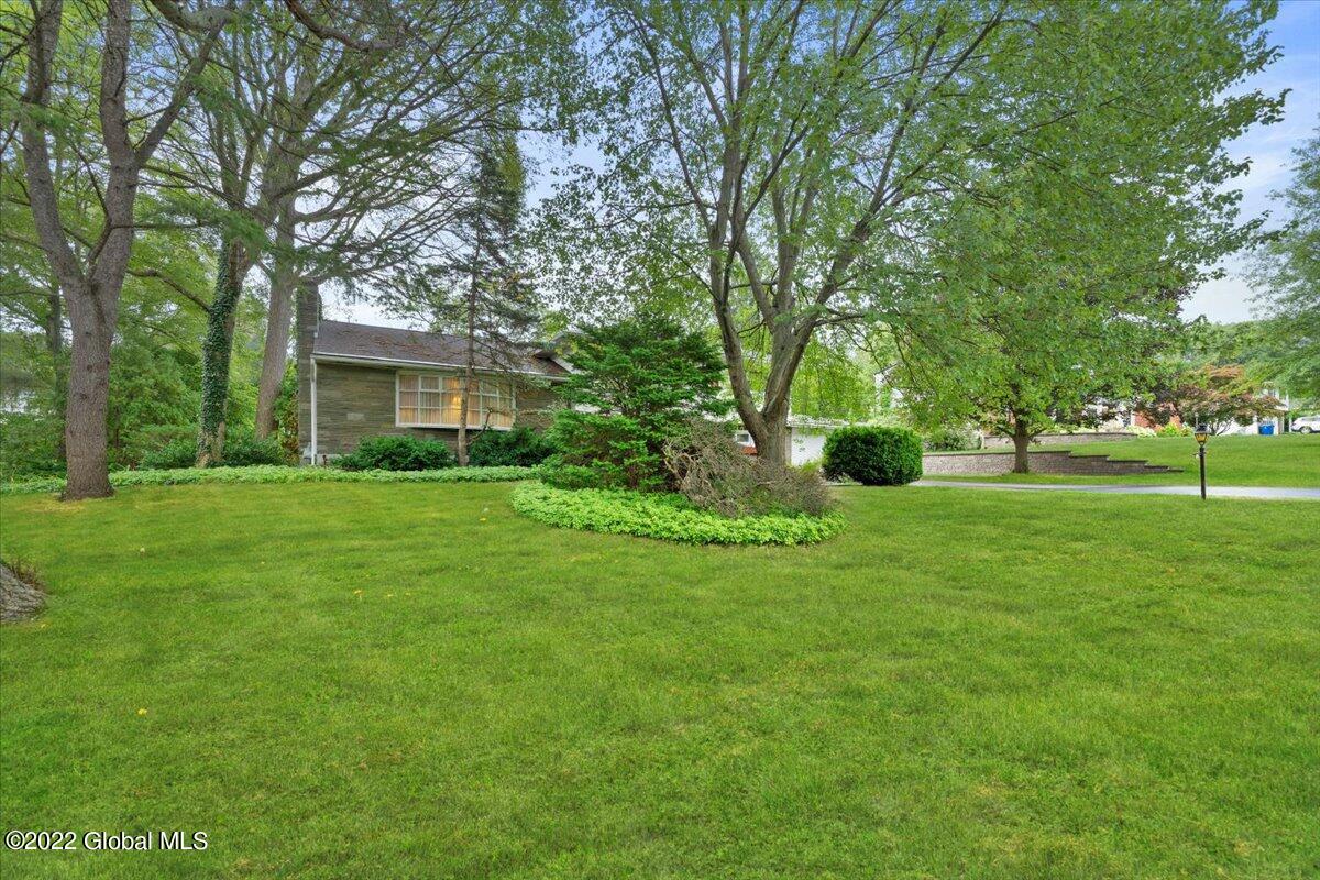 1324 Rowe Road Niskayuna, NY 12309 - Photo 2 of 62 53-JUN00986