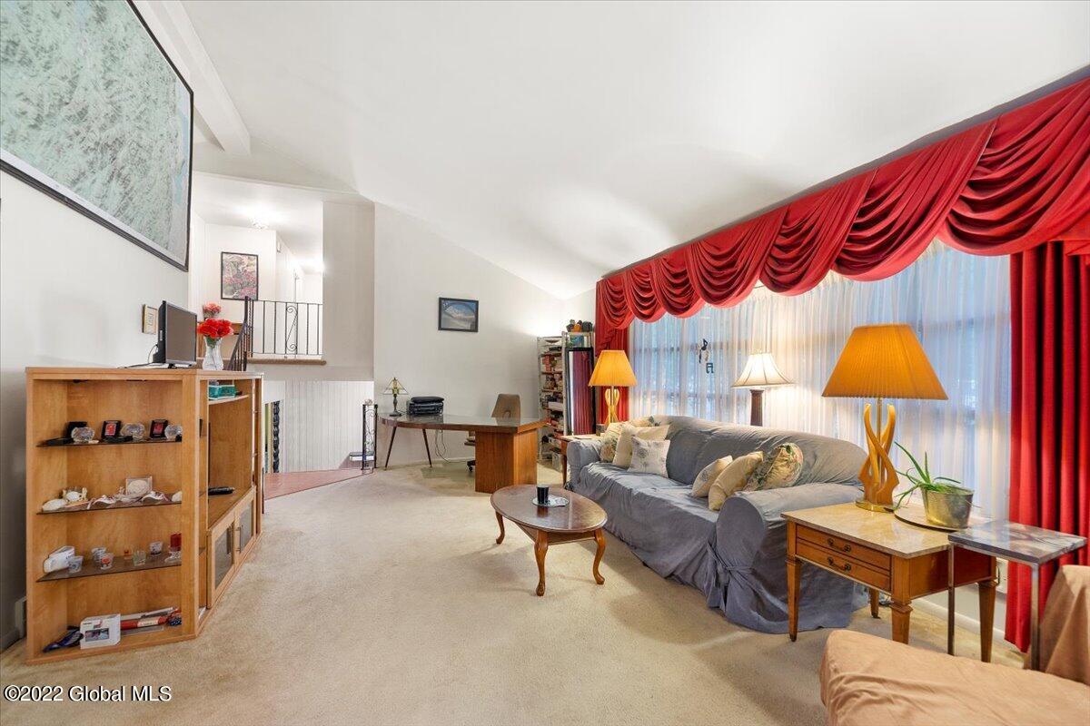 1324 Rowe Road Niskayuna, NY 12309 - Photo 21 of 62 16-JUN01058