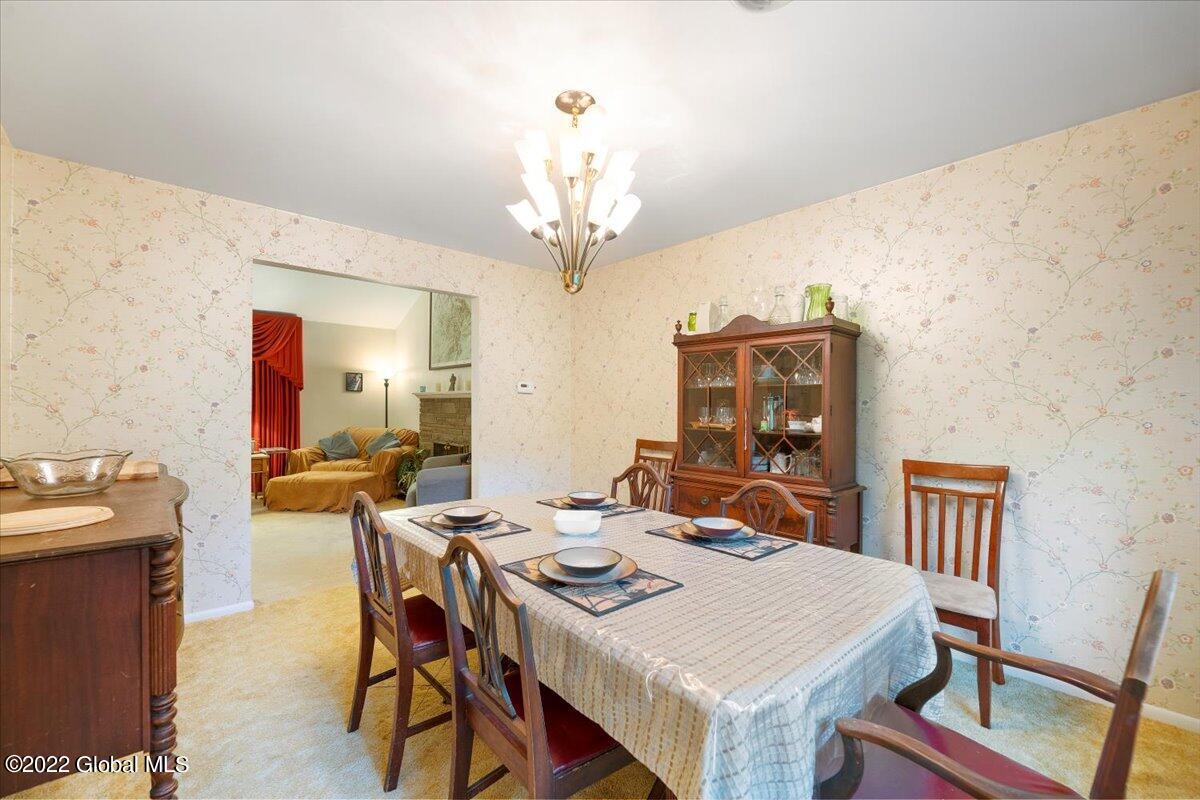 1324 Rowe Road Niskayuna, NY 12309 - Photo 23 of 62 18-JUN01064