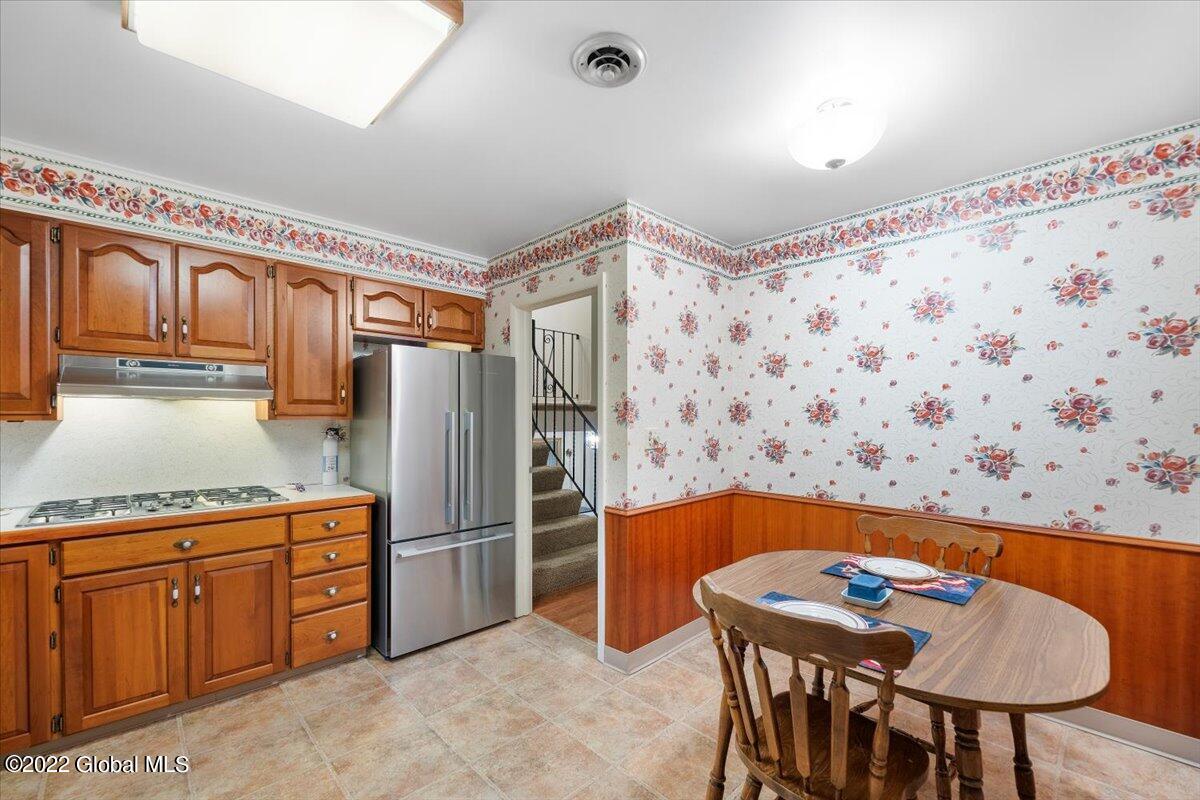 1324 Rowe Road Niskayuna, NY 12309 - Photo 24 of 62 19-JUN01067