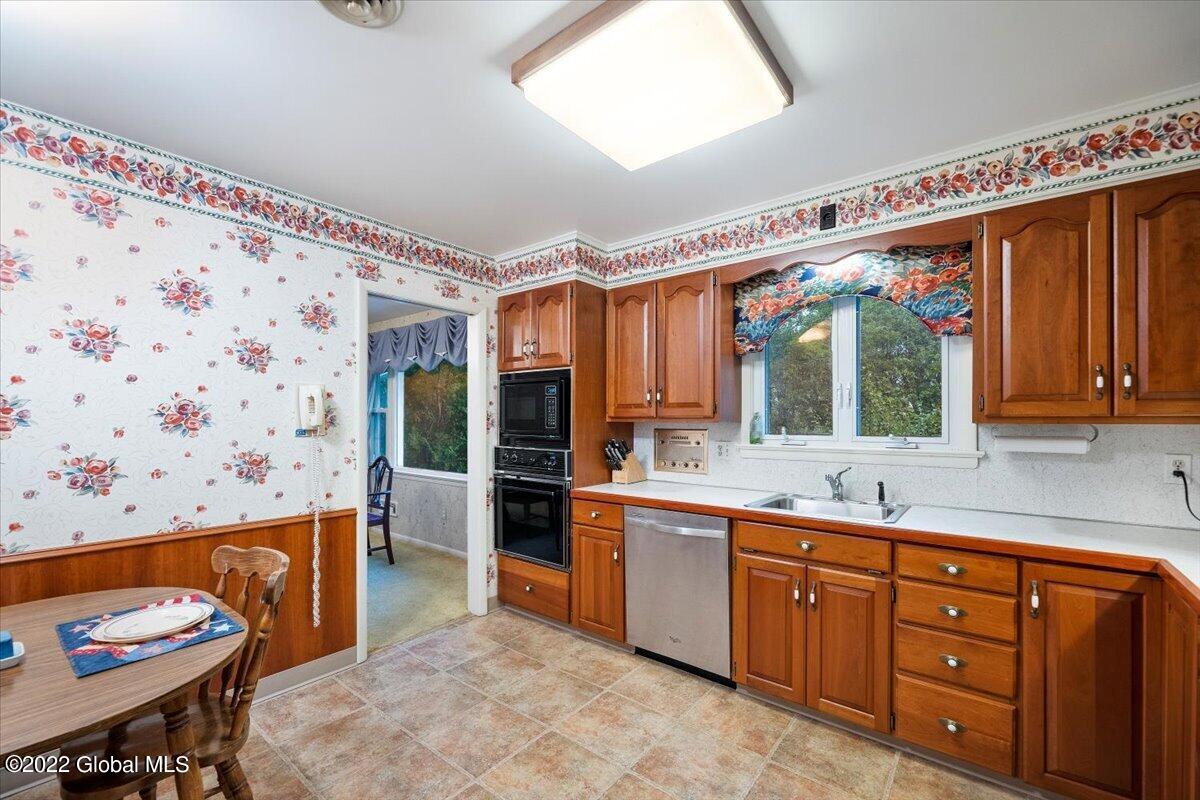 1324 Rowe Road Niskayuna, NY 12309 - Photo 26 of 62 21-JUN01073