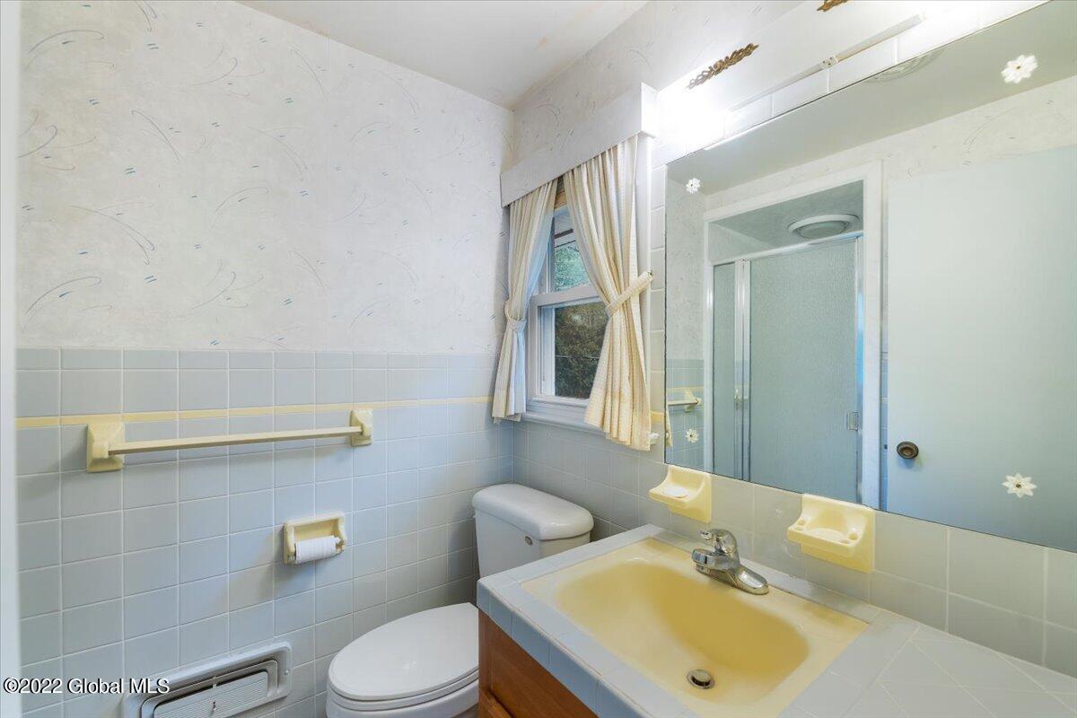 1324 Rowe Road Niskayuna, NY 12309 - Photo 34 of 62 28-JUN01097