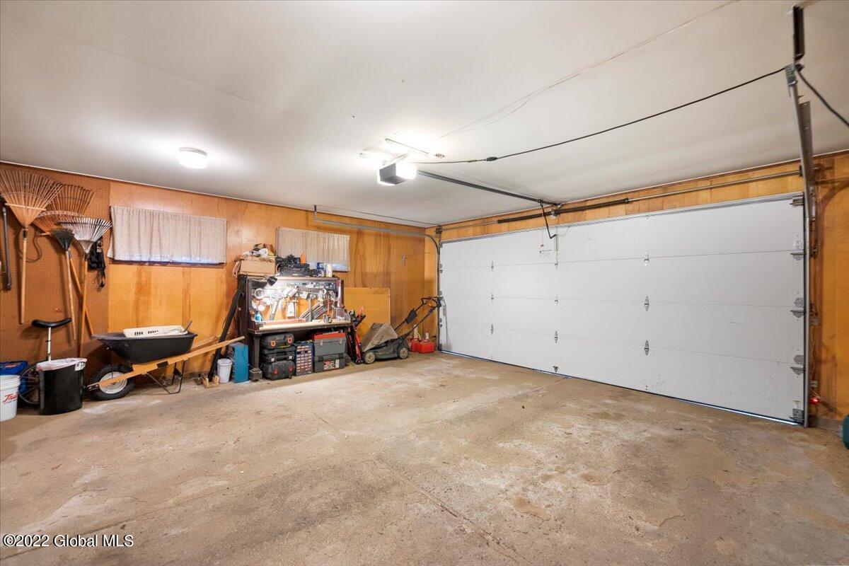 1324 Rowe Road Niskayuna, NY 12309 - Photo 42 of 62 10-JUN01040
