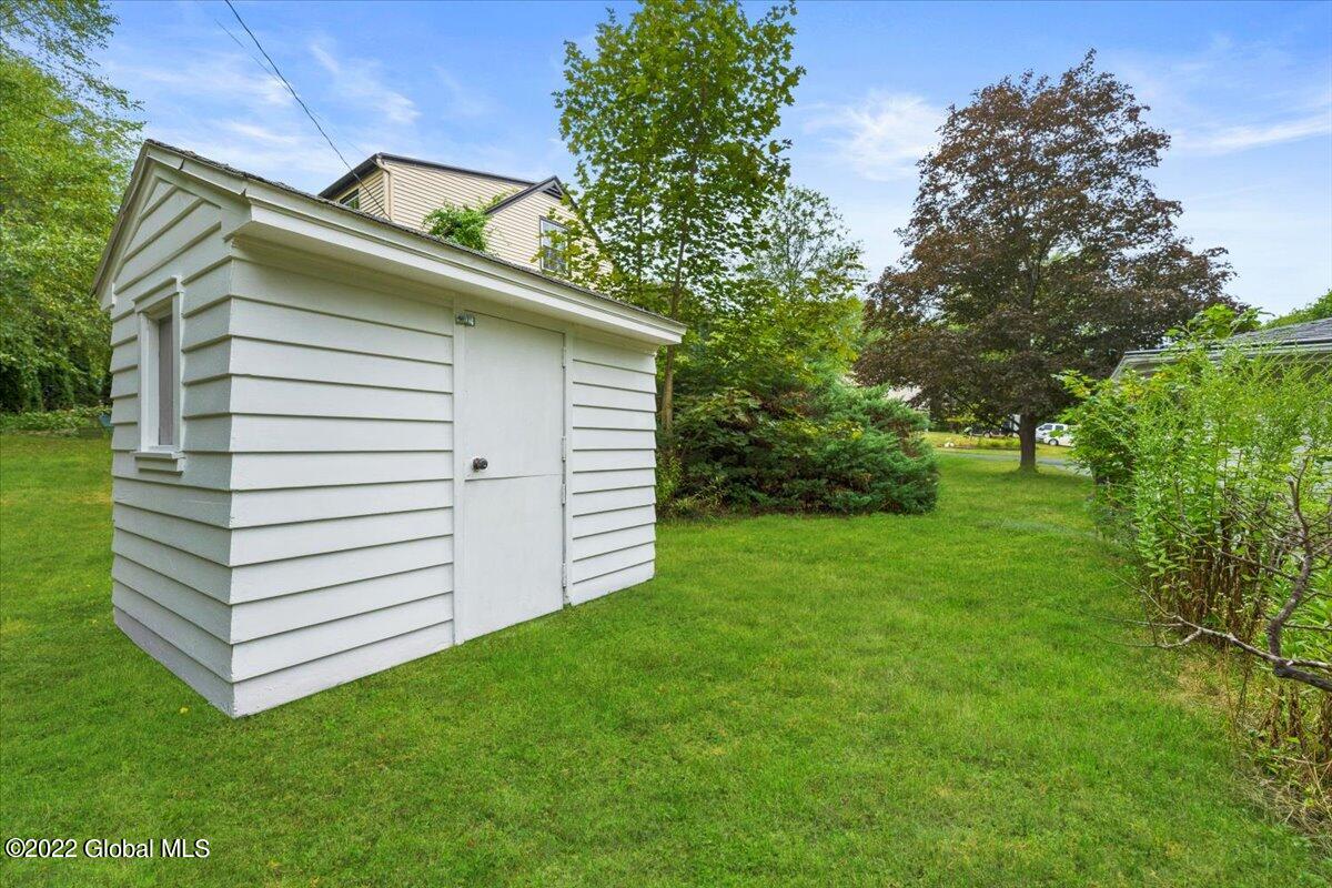 1324 Rowe Road Niskayuna, NY 12309 - Photo 51 of 62 61-JUN01010