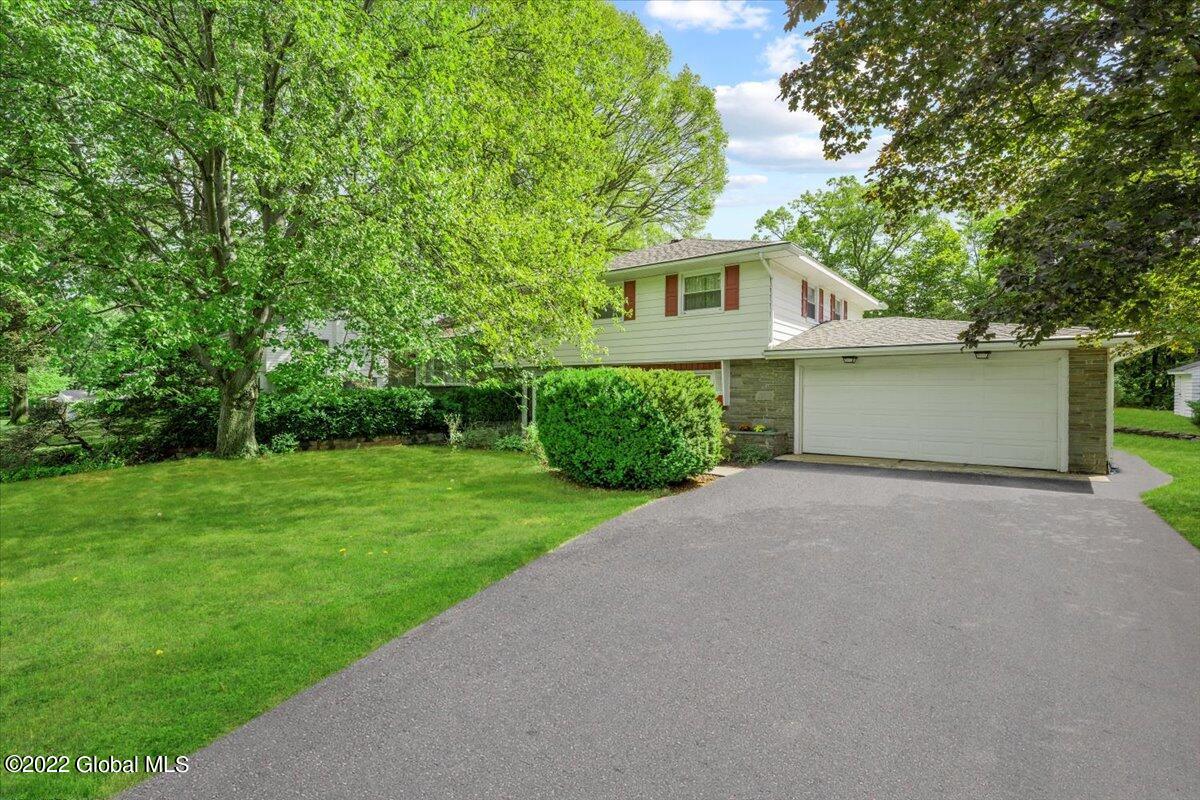 1324 Rowe Road Niskayuna, NY 12309 - Photo 7 of 62 44-DSC00113