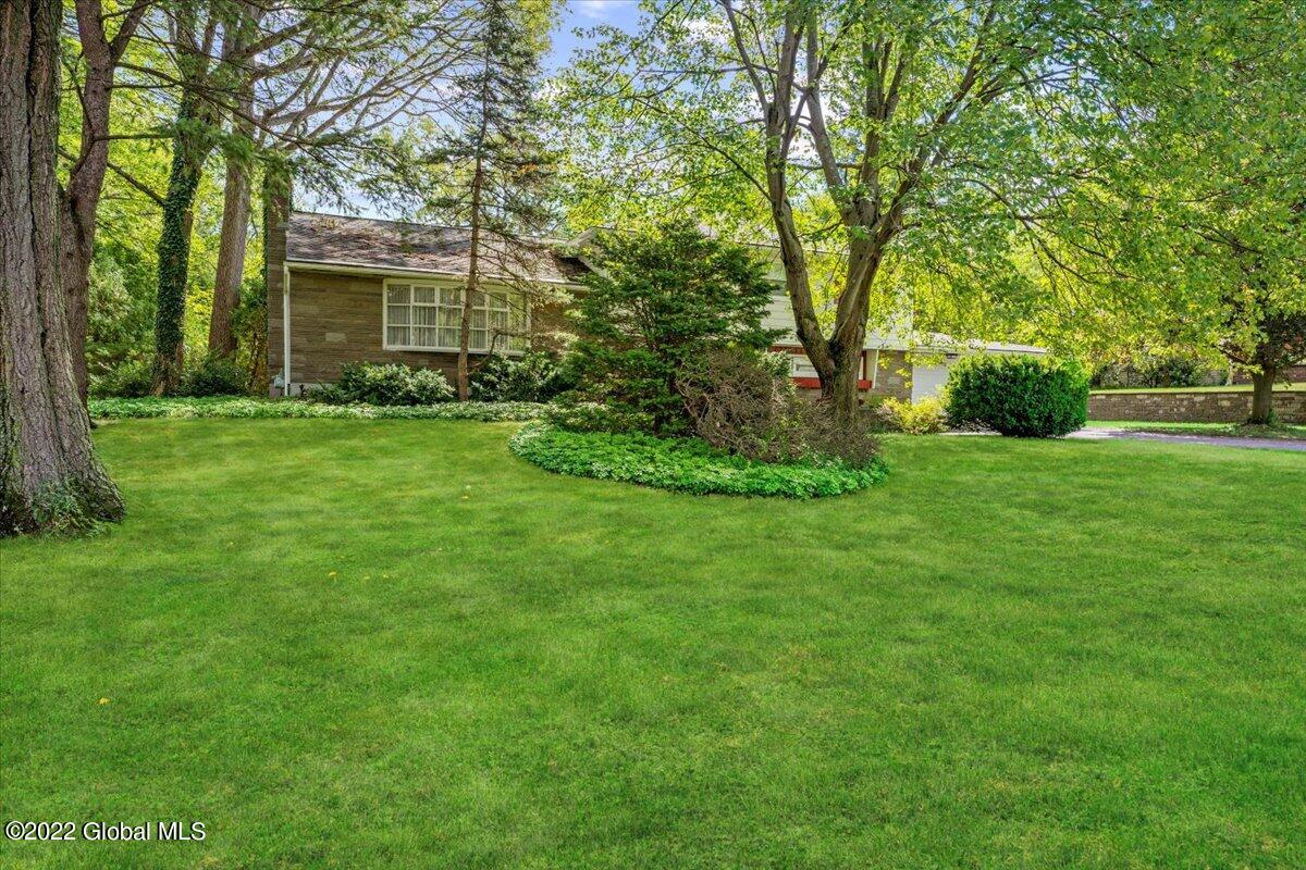 1324 Rowe Road Niskayuna, NY 12309 - Photo 8 of 62 46-DSC00122