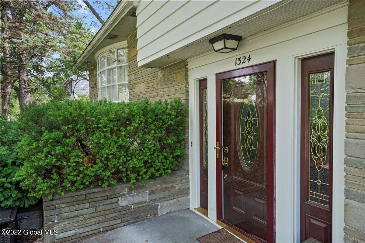 1324 Rowe Road Niskayuna, NY 12309 - Photo 9 of 62 42-DSC00116