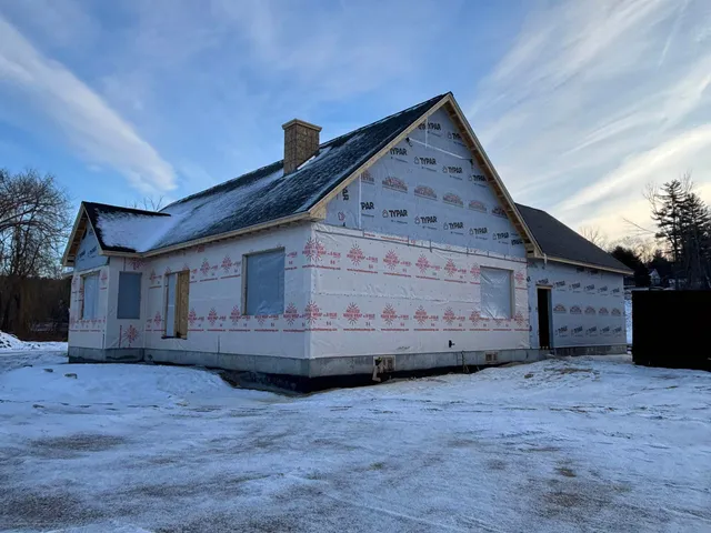 $879,900 | 131 Merrimack Street, Hooksett, NH 03106