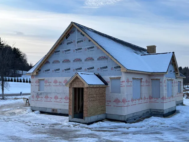 $879,900 | 131 Merrimack Street, Hooksett, NH 03106