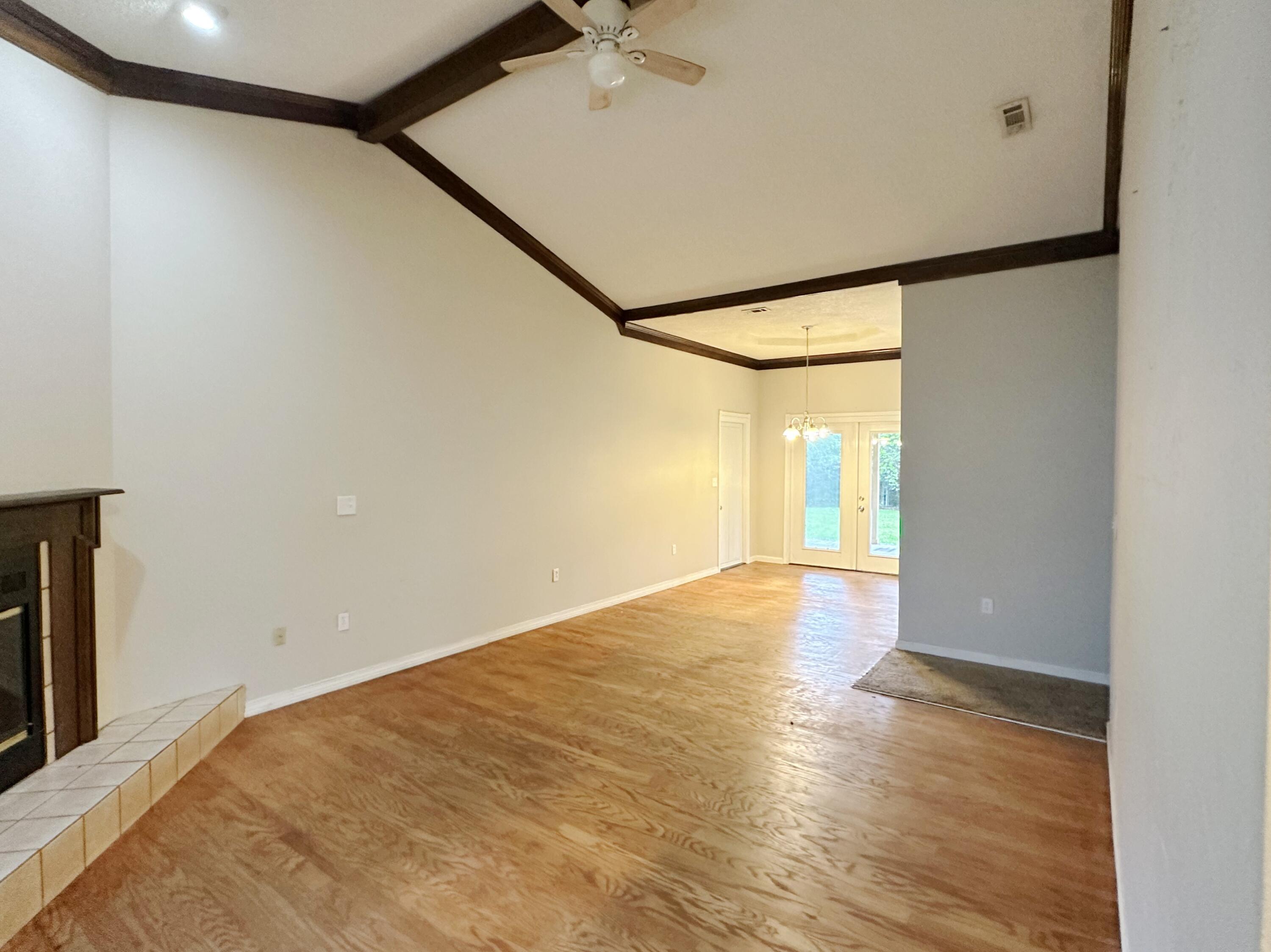 301 John King Road Crestview, FL 32539 - Photo 5 of 22 IMG_4401