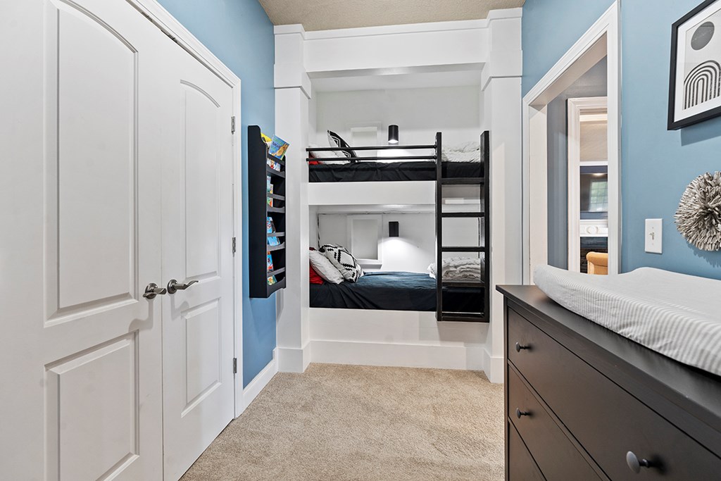 425 Terrapin Pointe Road Hodges, SC 29653 - Photo 16 of 33 Bunk Room