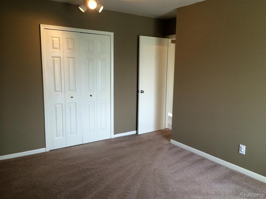 409 West Highland Road, Unit B10 Howell, MI 48843 - Photo 10 of 17 Master bedroom