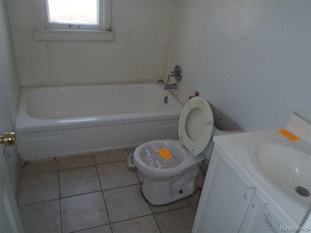 6528 Rutherford Street Detroit, MI 48228 - Photo 2 of 3 01-15-2012_TIRON 225.JPG