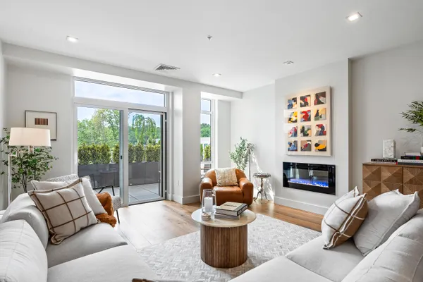 $1,112,000 | 267 Highway 1, Unit 309, Falmouth, ME 04105