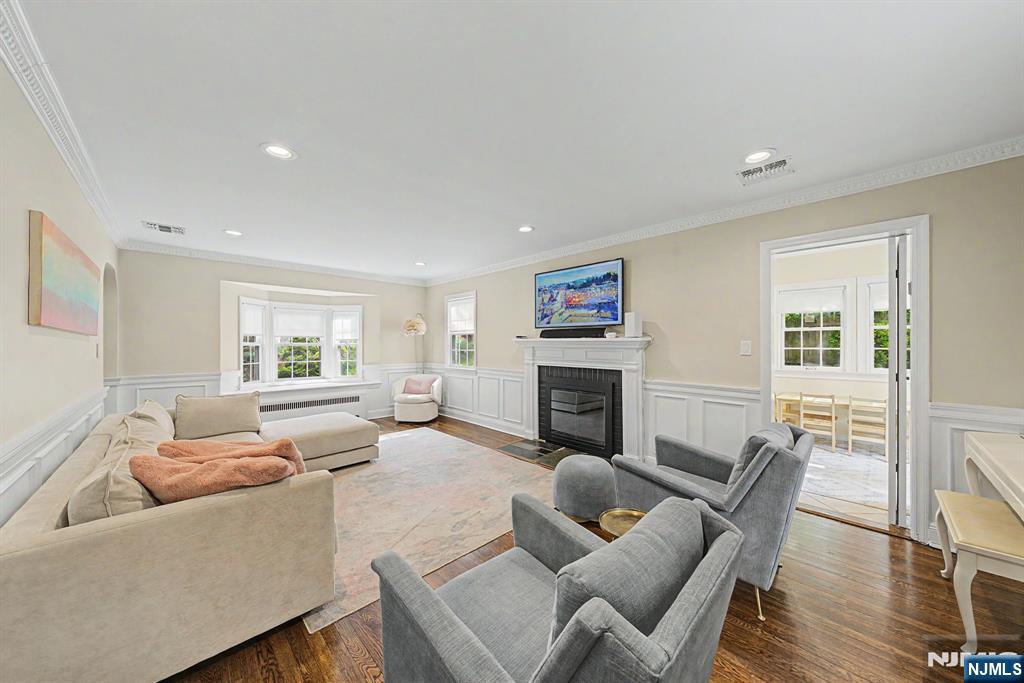 109 Windsor Road Tenafly, NJ 07670 - Photo 9 of 44