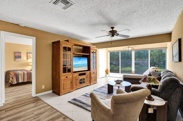 $189,500 | 1050 Citrus Way, Unit 203, Delray Beach, FL 33445