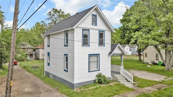 $89,900 | 452 East Summit Street, Alliance, OH 44601