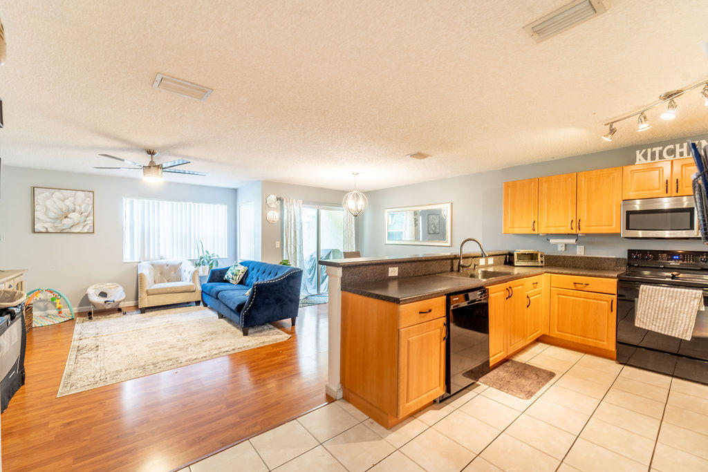 705 Imperial Lake Road West Palm Beach, FL 33413 - Photo 4 of 25 705ImperialLakeDr(5of34)