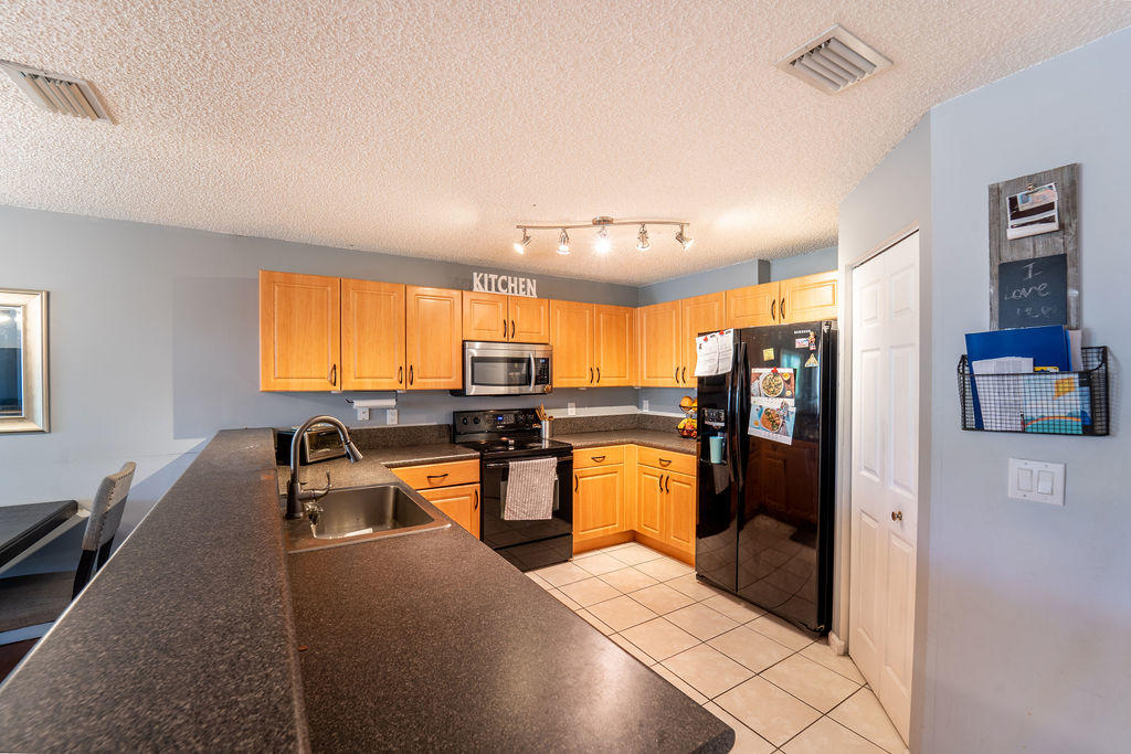 705 Imperial Lake Road West Palm Beach, FL 33413 - Photo 5 of 25 705ImperialLakeDr(6of34)