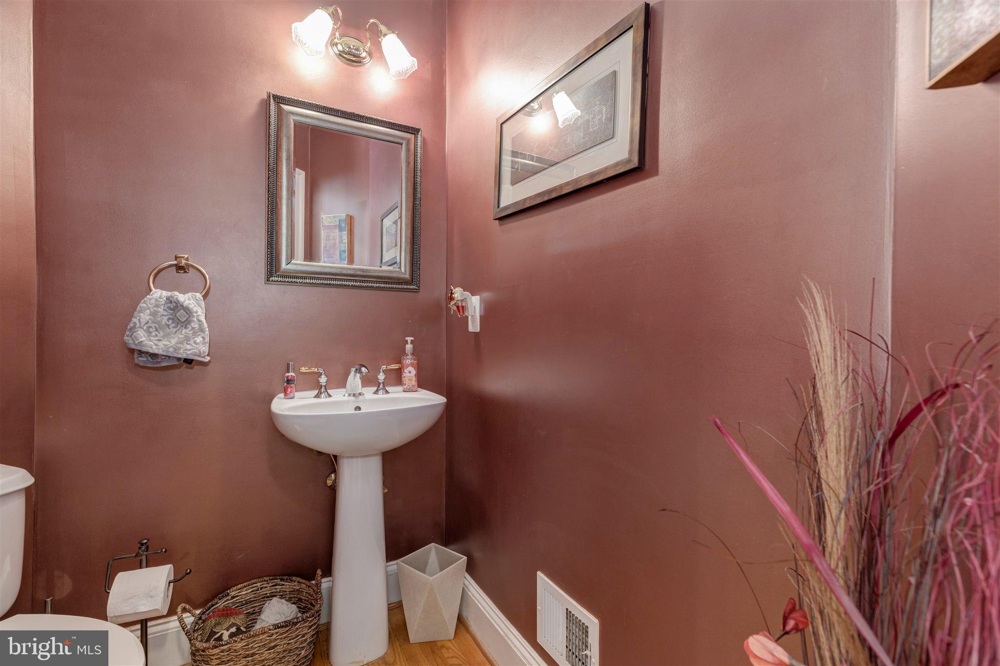 6398 Gayfields Road Alexandria, VA 22315 - Photo 28 of 59 Powder Room