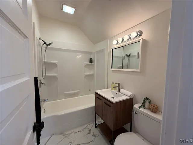 $2,850 | 2817 Milton Avenue, Geddes, NY 13209