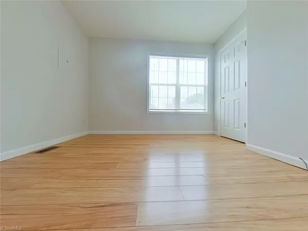 $1,195 | 28 King Row, Thomasville, NC 27360