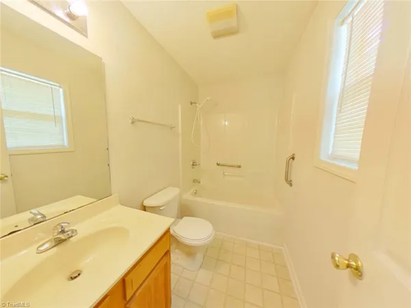 $1,195 | 28 King Row, Thomasville, NC 27360