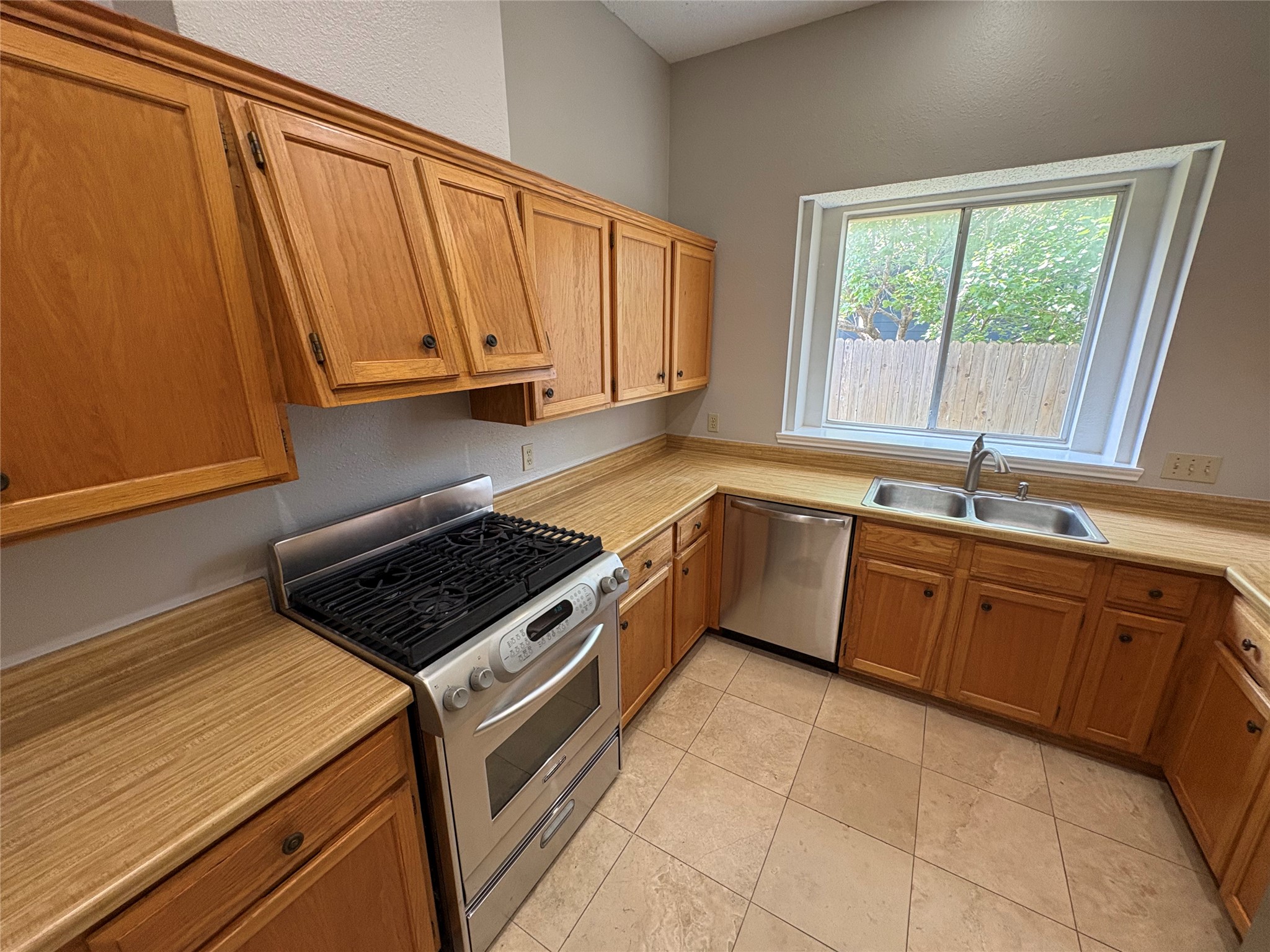 12506 Turkey Ridge Court Austin, TX 78729 - Photo 9 of 25