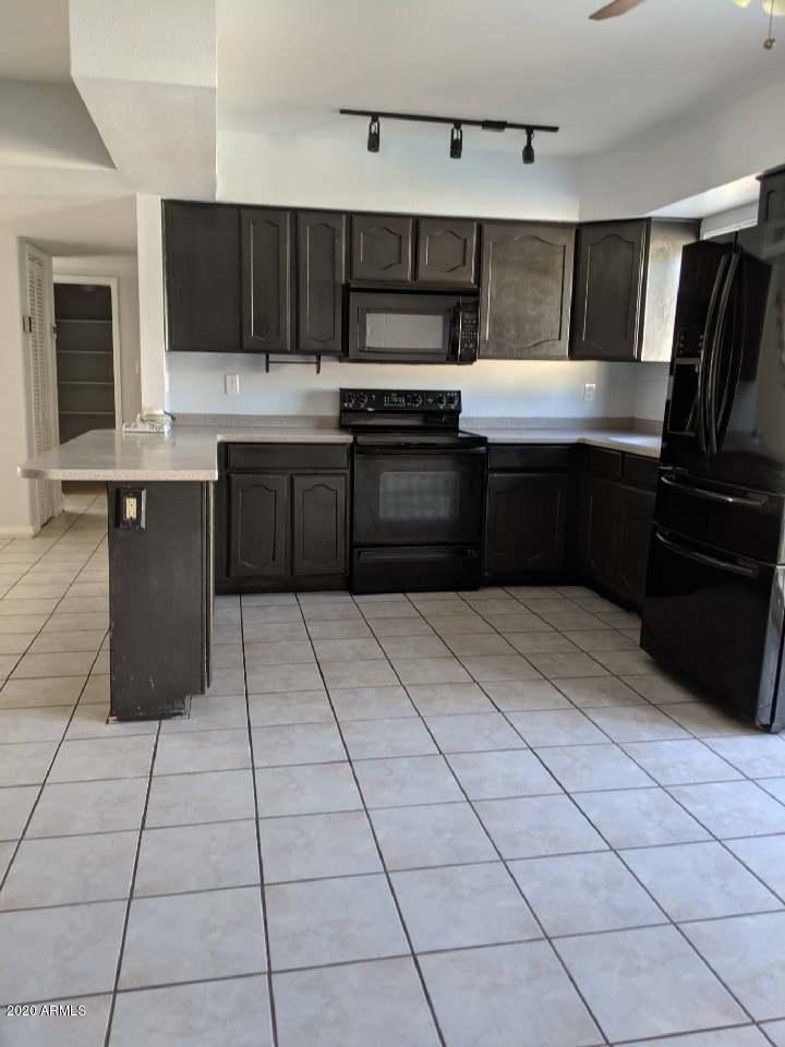 1542 West Darrel Road Phoenix, AZ 85041 - Photo 4 of 17 Kitchen