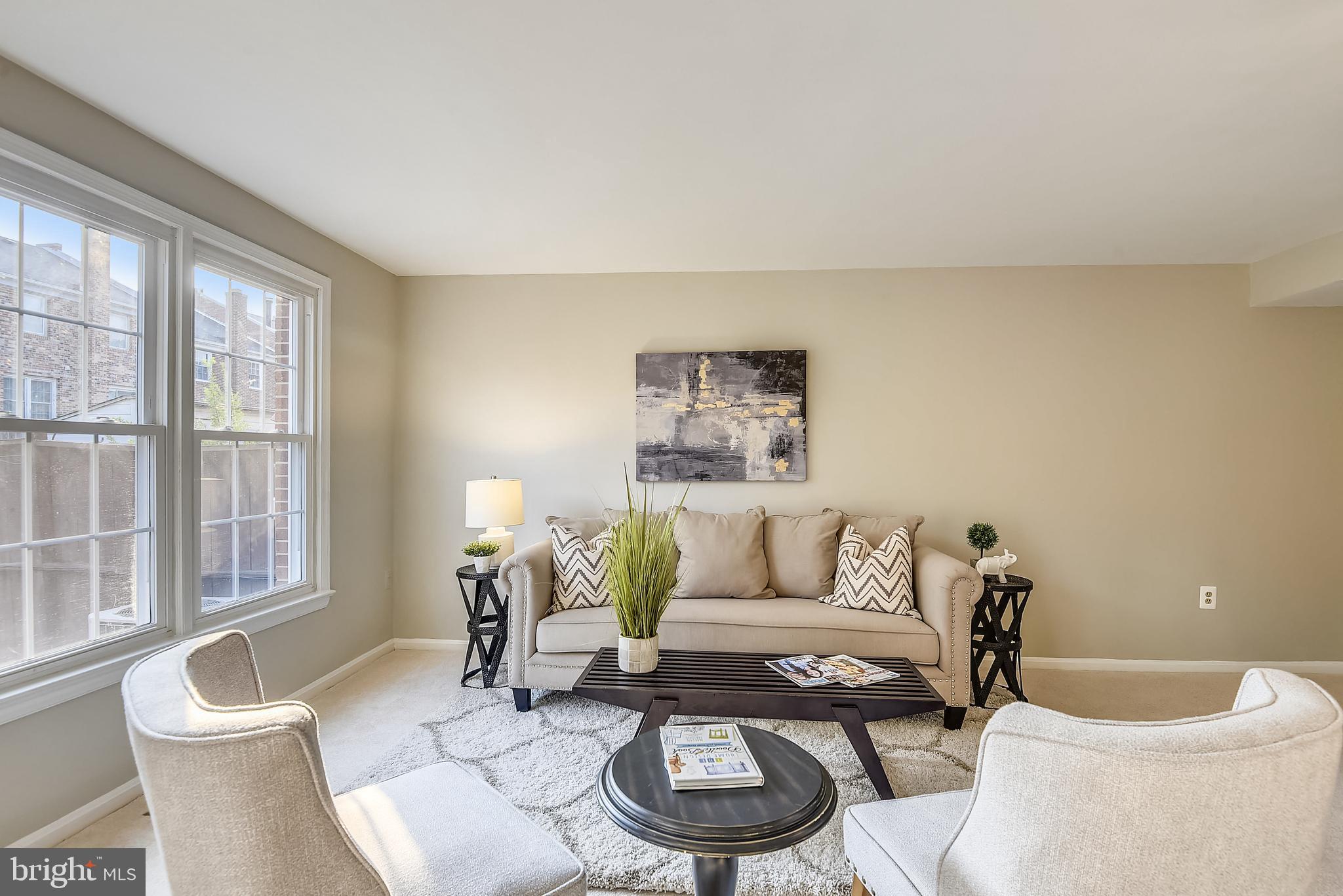 8106 Rhodell Lane Springfield, VA 22153 - Photo 11 of 48 Living ROom