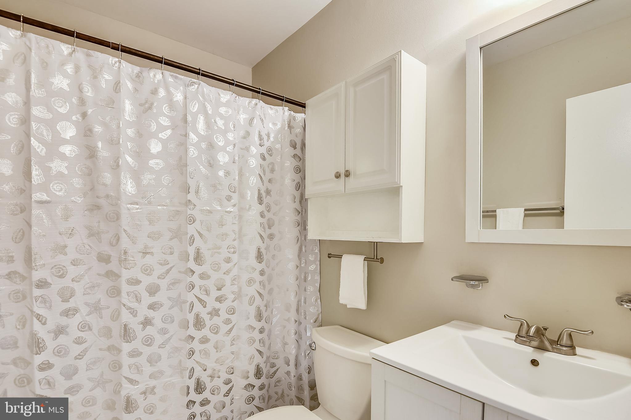 8106 Rhodell Lane Springfield, VA 22153 - Photo 22 of 48 Upper Level Full Bath