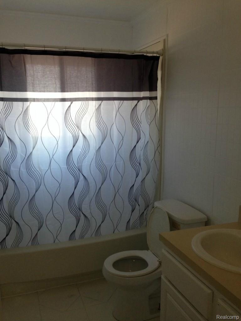 13614 Beech Daly Road Taylor, MI 48180 - Photo 5 of 10 013d785c8f8cb580bf0d9ea7310c104ffdd2ce39fd.jpg