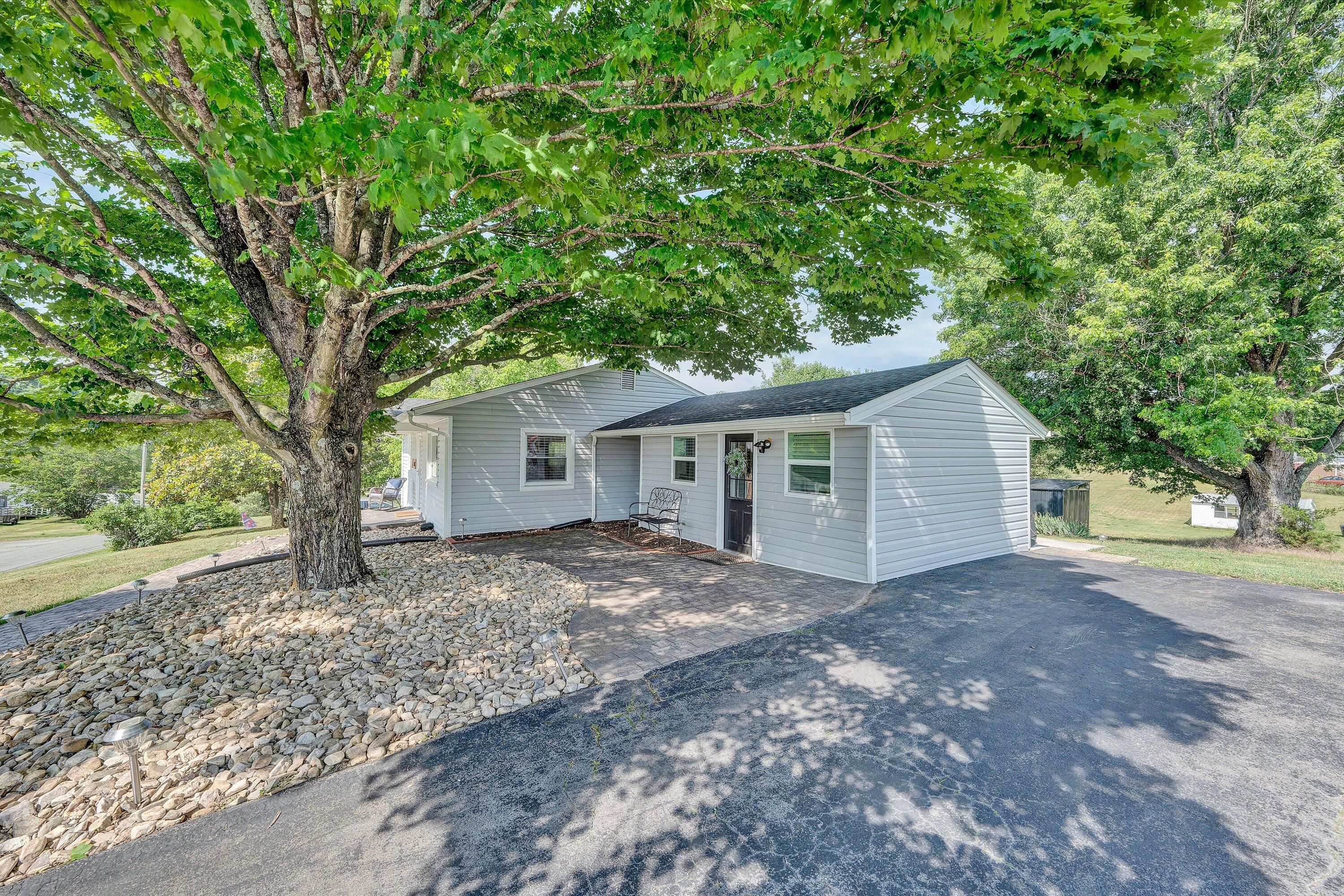 145 Amsterdam Road Daleville, VA 24083 - Photo 4 of 32 04-DSC00070