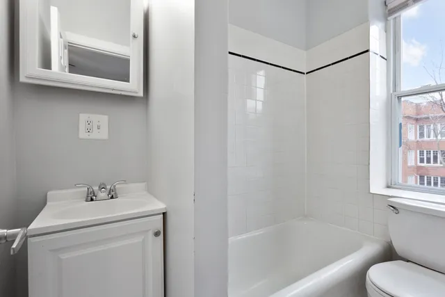 $1,288 | 5860 North Kenmore Avenue, Unit 501, Chicago, IL 60660