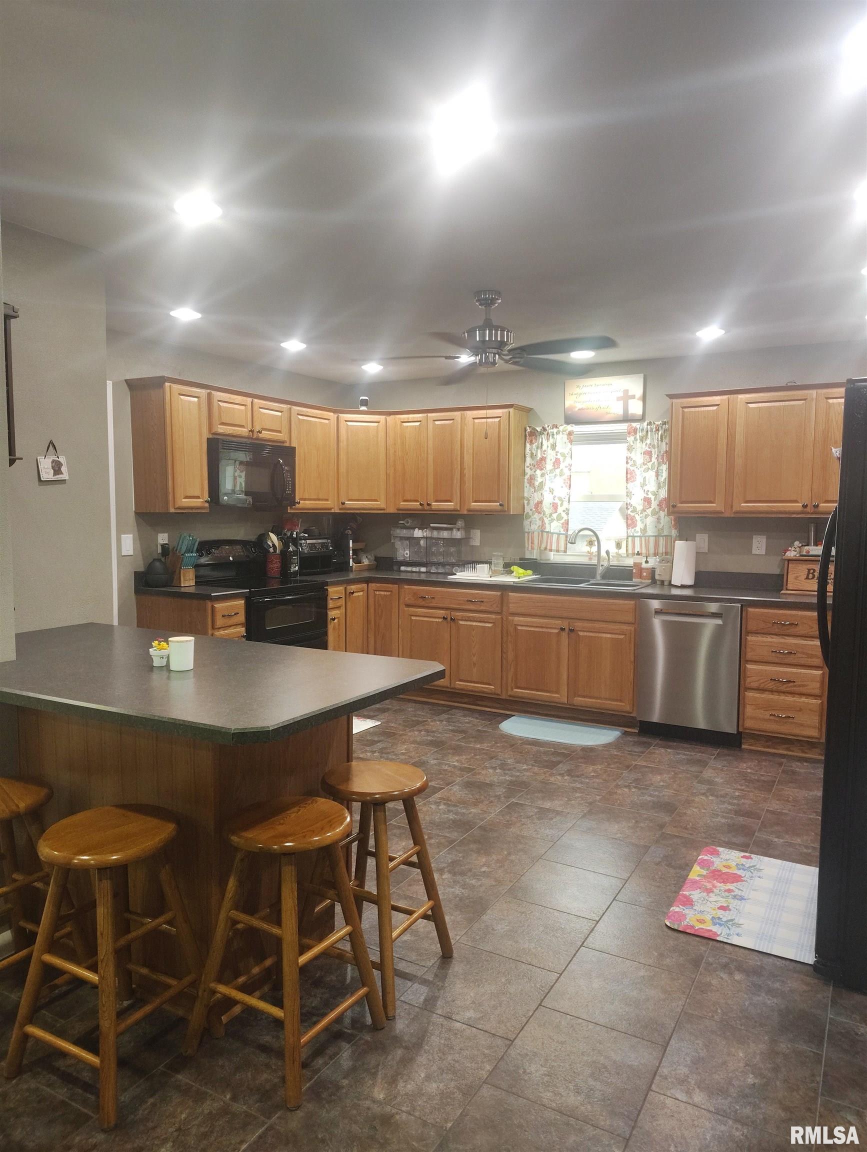 362 East Ash Street Canton, IL 61520 - Photo 8 of 56