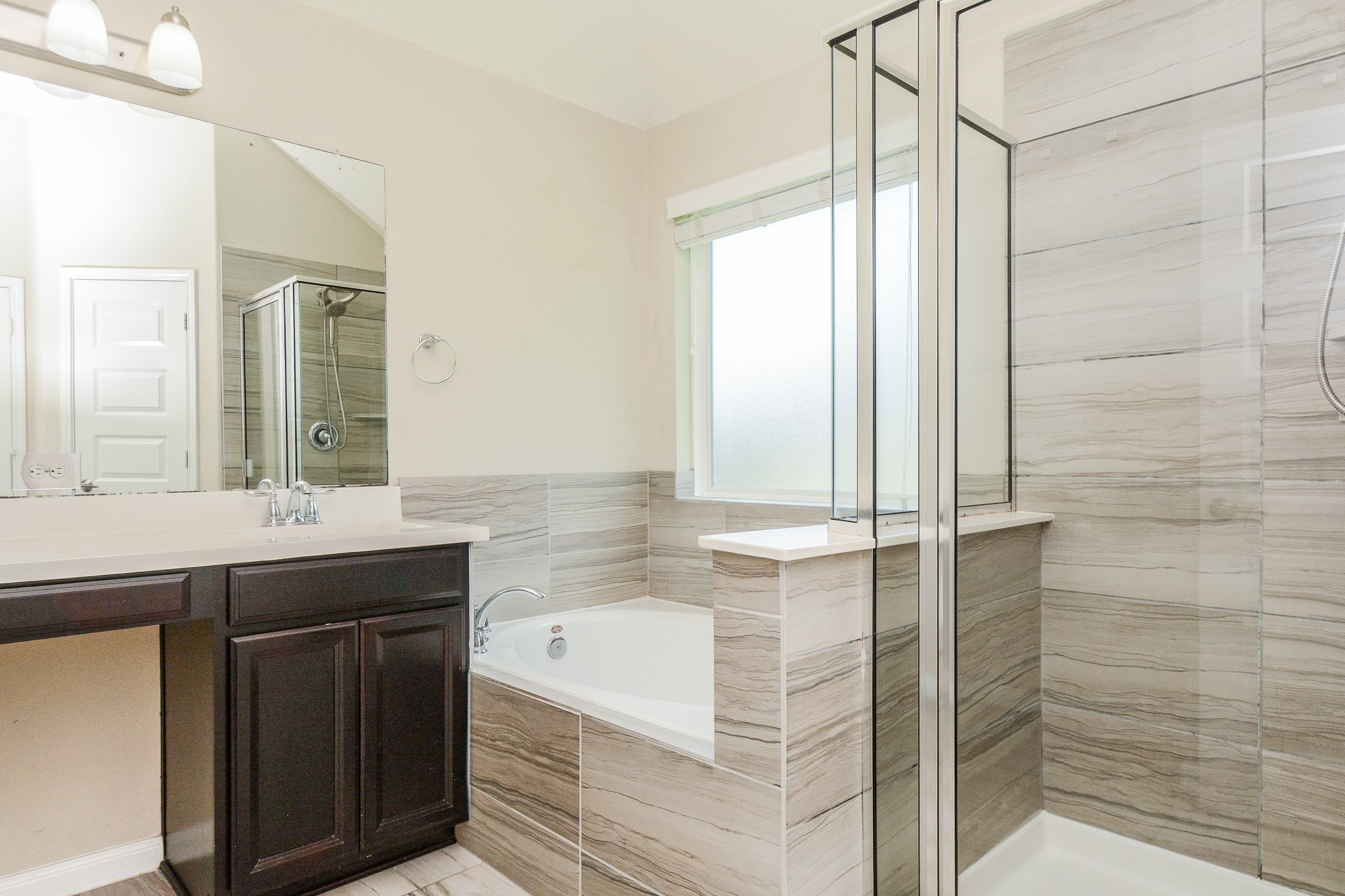 7039 Villa Mountain Lane Spring, TX 77379 - Photo 14 of 28 Primary Bath