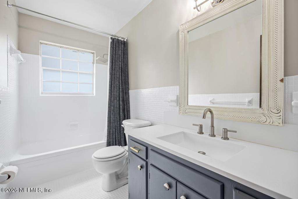 2319 Mills Road Jacksonville, FL 32216 - Photo 8 of 32 Hall Bath