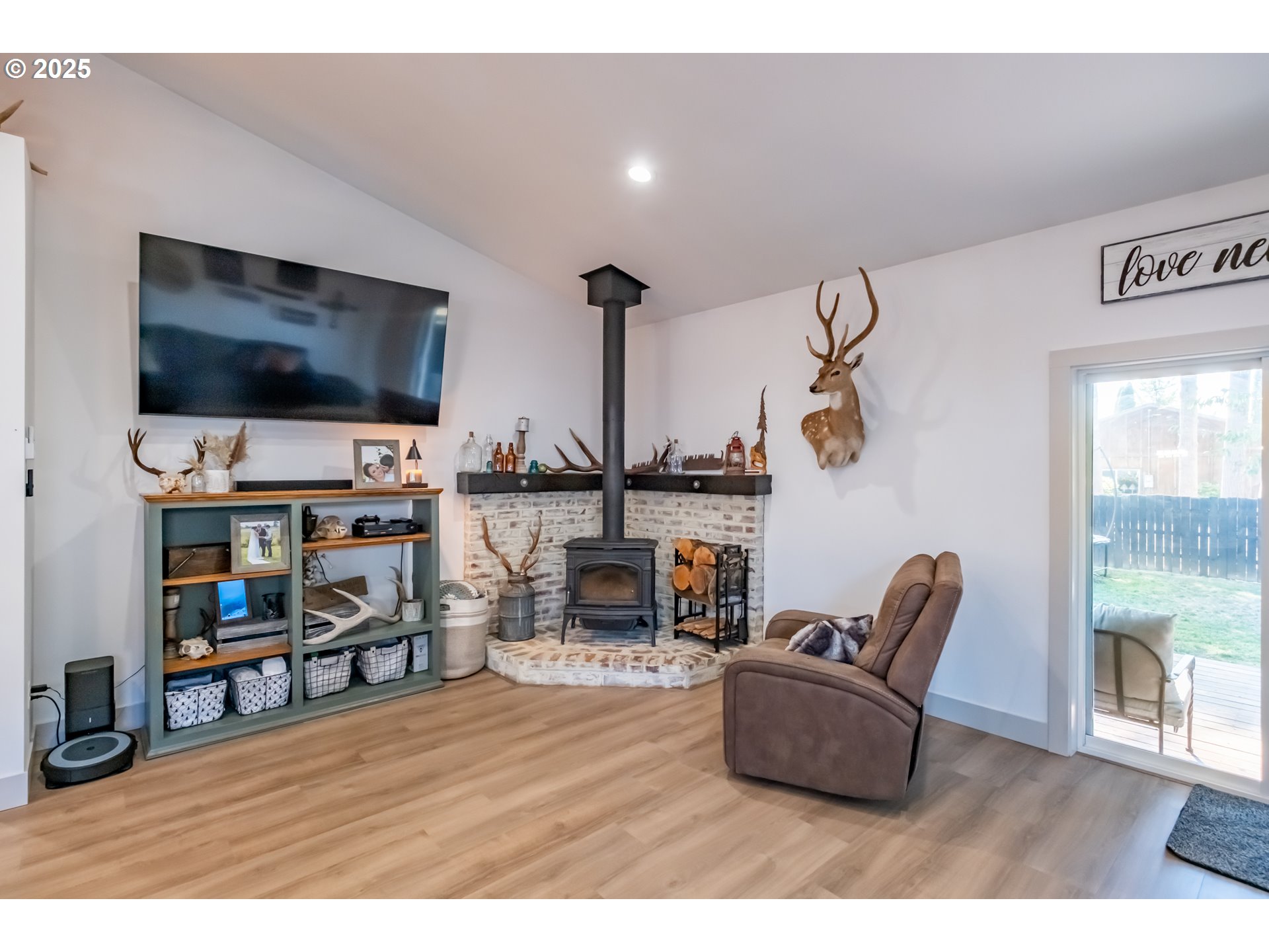 547 West Fourth Street Coquille, OR 97423 - Photo 20 of 48 a living room with furniture and a flat screen tv